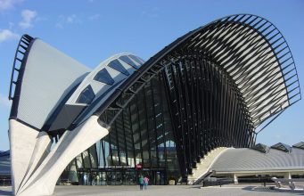 l'aéroport Lyon Saint-Exupéry‎