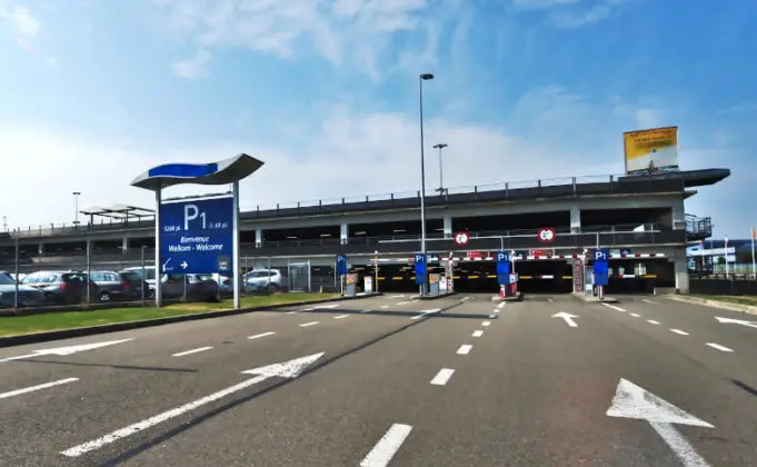 Wat Kost Parkeren Charleroi Airport flightradars24.fr